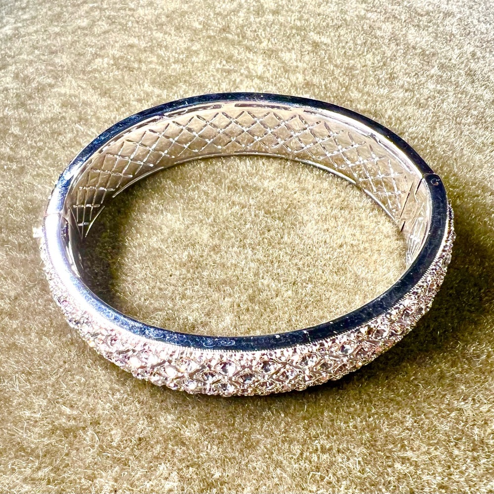 CRYSTAL PAVE HINGED BANGLE BRACELET